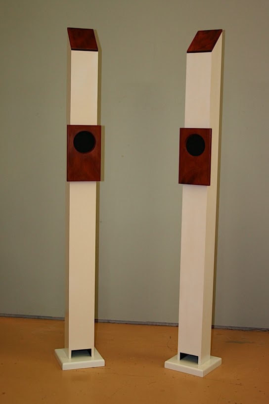 FS speaker white with red cedar trim ﻿ Stereo