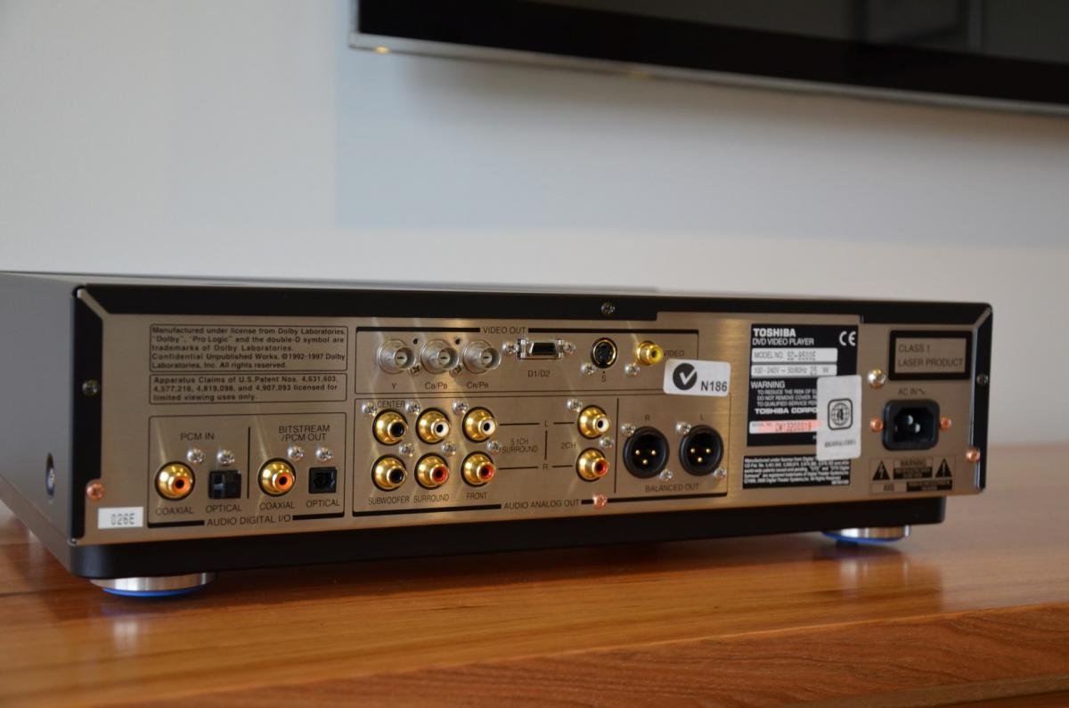SOLD Toshiba SD-9500 high end DVD CD player/transport. Balanced
