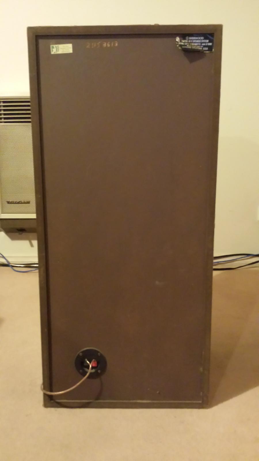 What speakers are these and are they worth repairing? ﻿ Speakers