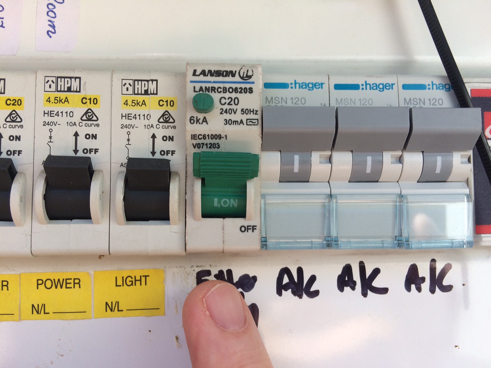 Fuse switch in fuse box keeps switching to 'off' ﻿ Power, Cables