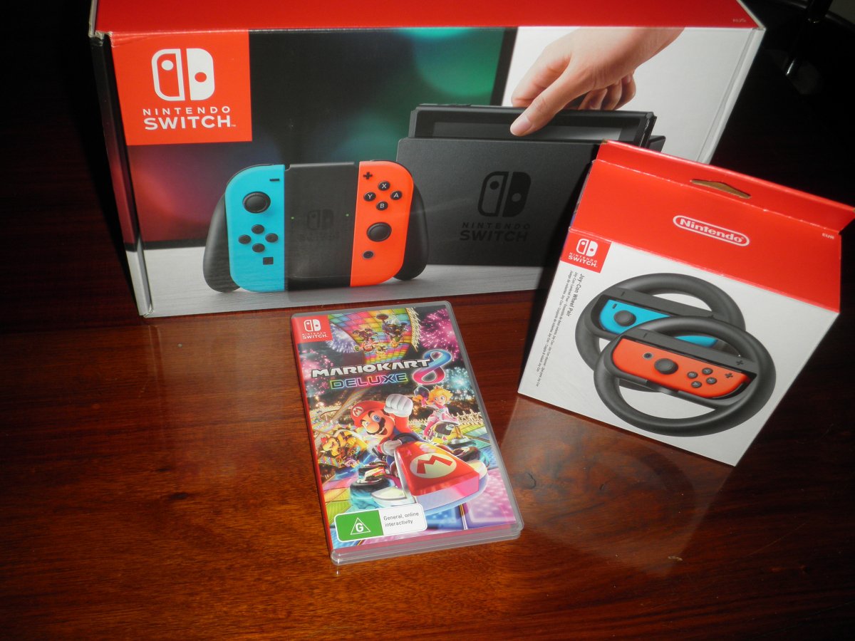 FS Nintendo Switch console, Mario Kart 8 game and Genuine steering