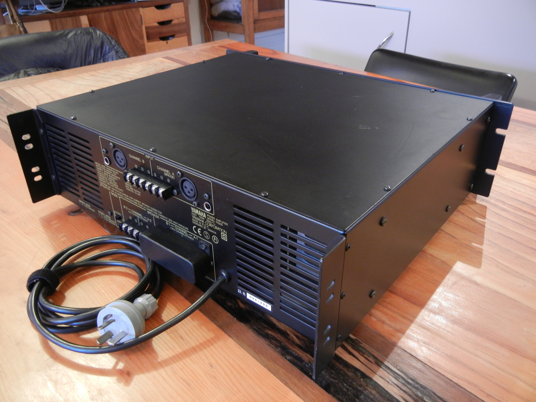 FS: YAMAHA P2500 Power Amp 230VAC EXCELLENT 1 of 2 - Stereo, Home ...