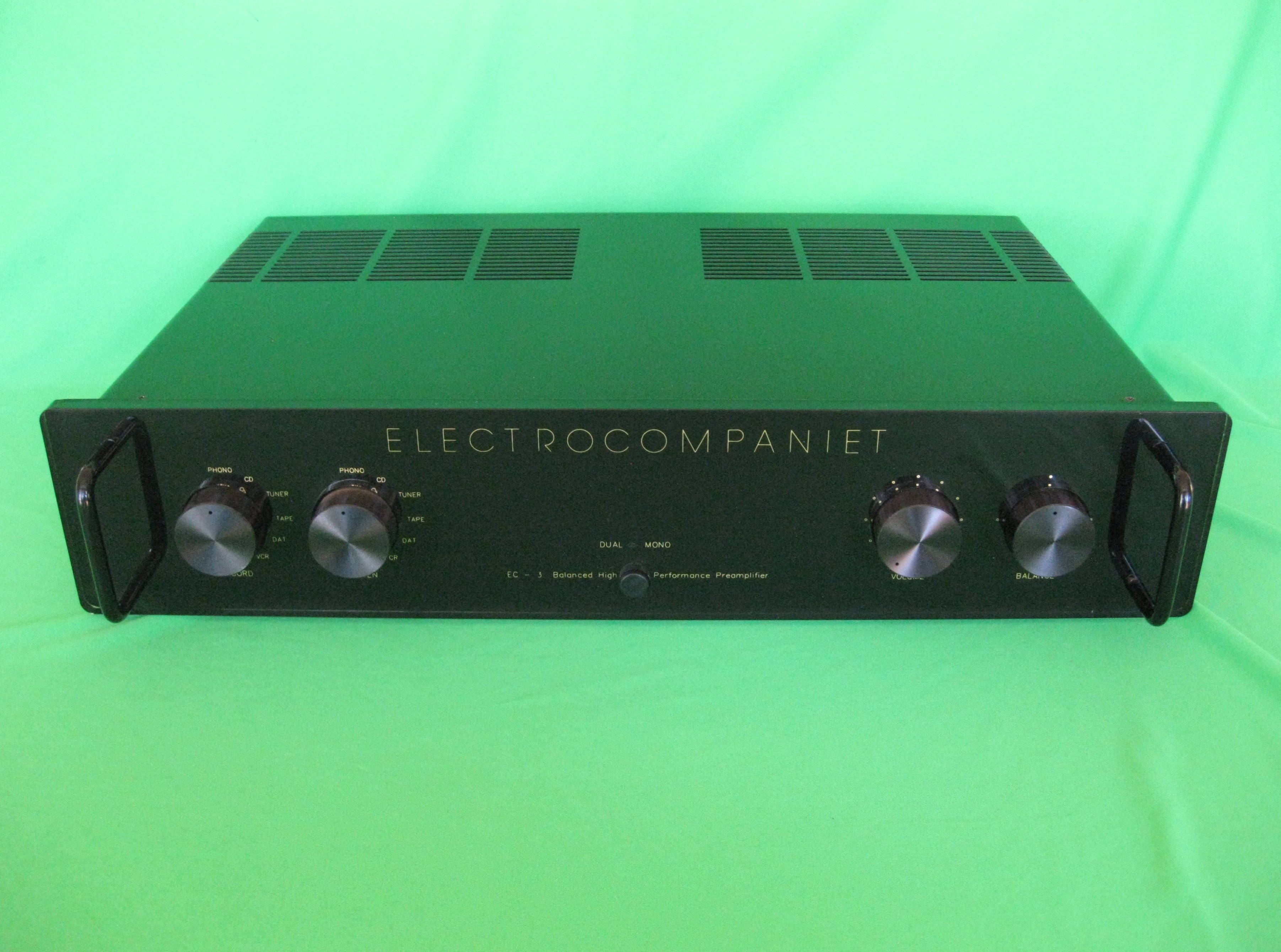 Electrocompaniet EC 4.8 MKII: Preamplifier that occupies a flagship position