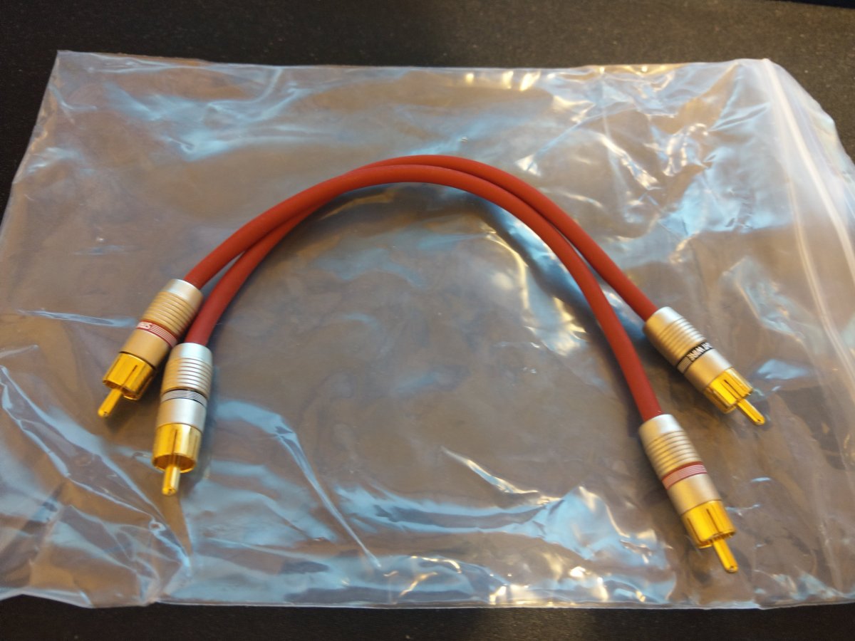 SOLD FS SCHIIT PYST CABLE (RCA 6 in.) ﻿ Stereo, Home Cinema