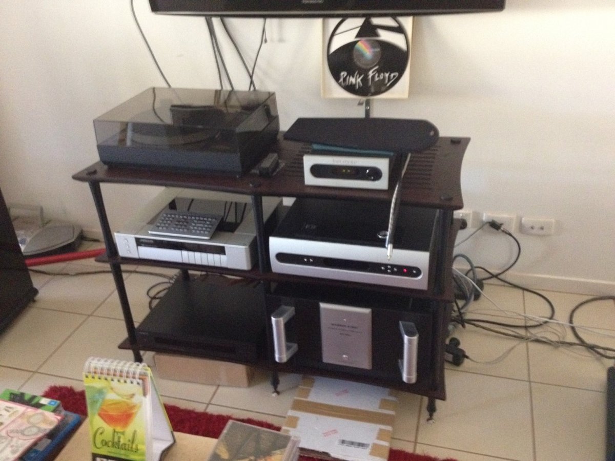 Relist Quadraspire SV2T Walnut Hifi Rack - Stereo, Home Cinema ...