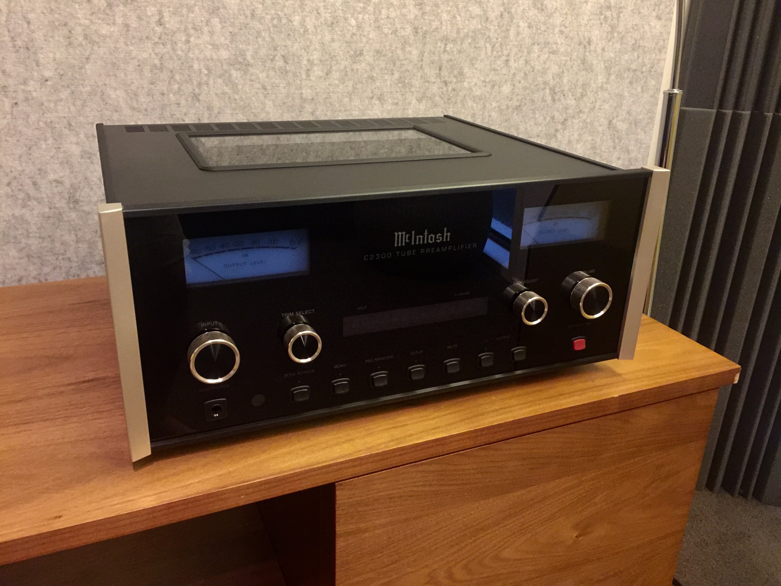 SOLD FS McIntosh C2300 Valve Preamplifier (Canberra) ﻿ Stereo, Home