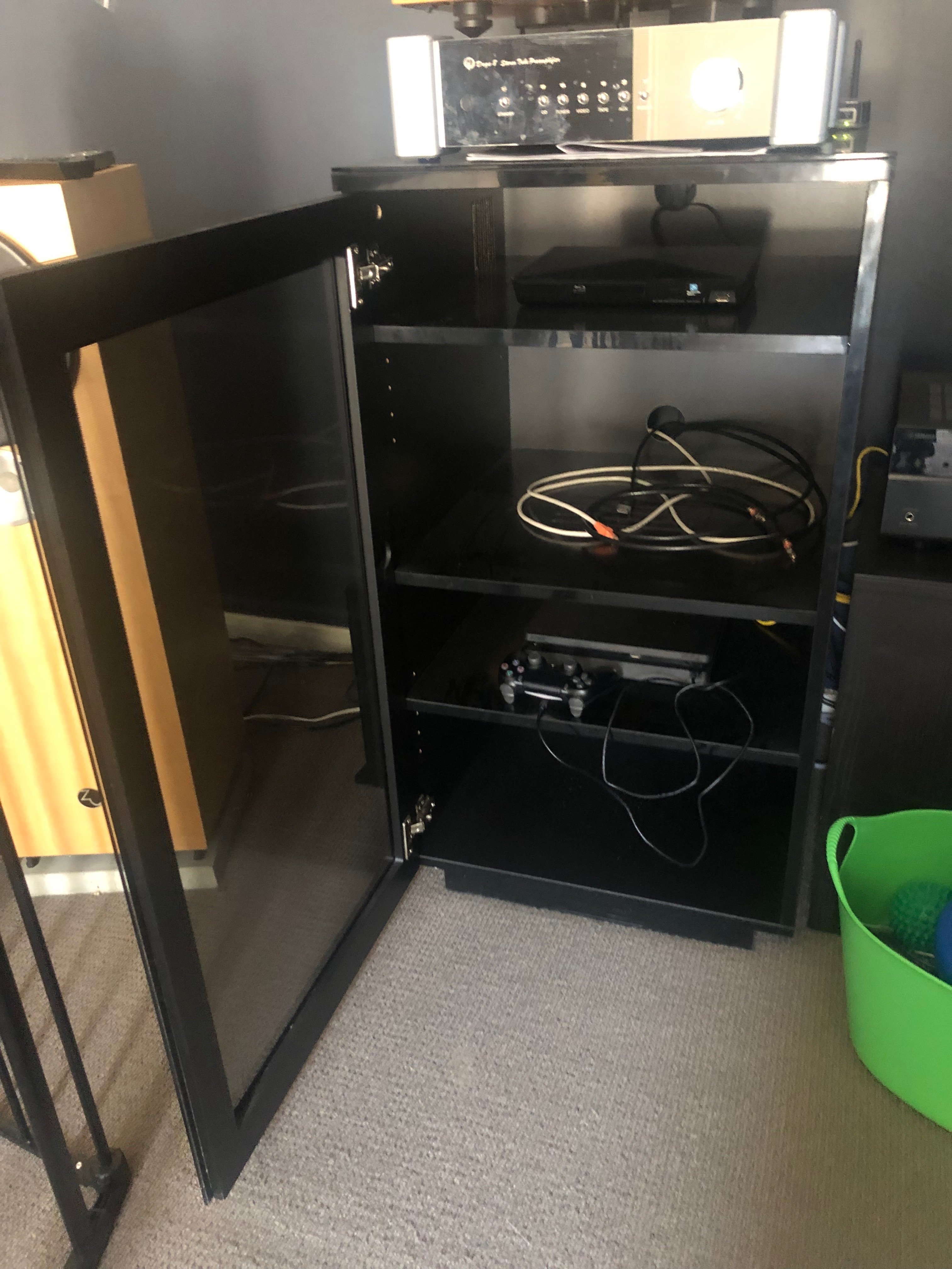 FS Home Theatre equipment rack with glass door ﻿ HiFi and Cinema