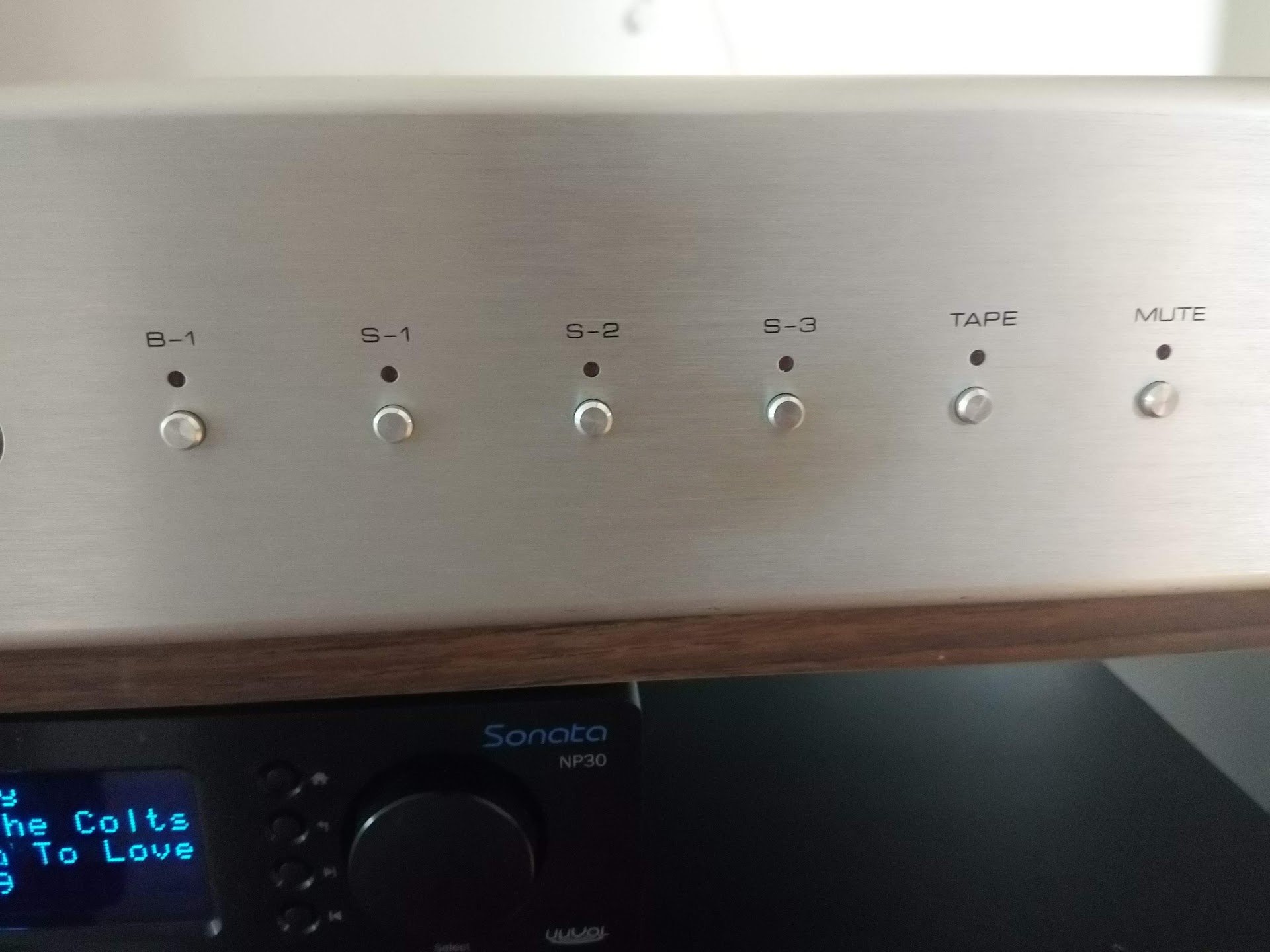 difference-between-aux-and-tape-inputs-stereo-amplifiers-pre-amps