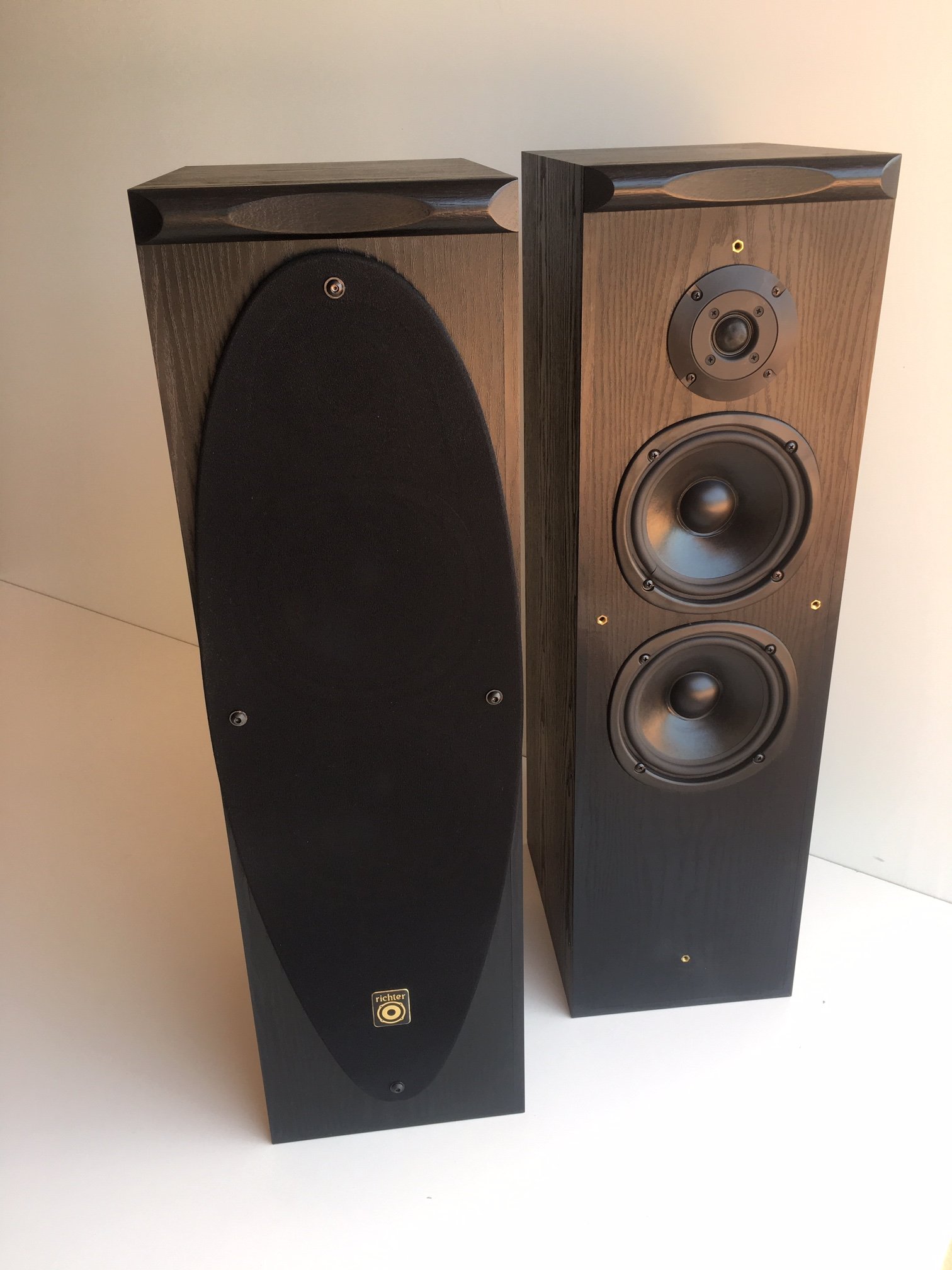 Richter Wizard Mk II Floorstanding Speakers with Unicorn centre