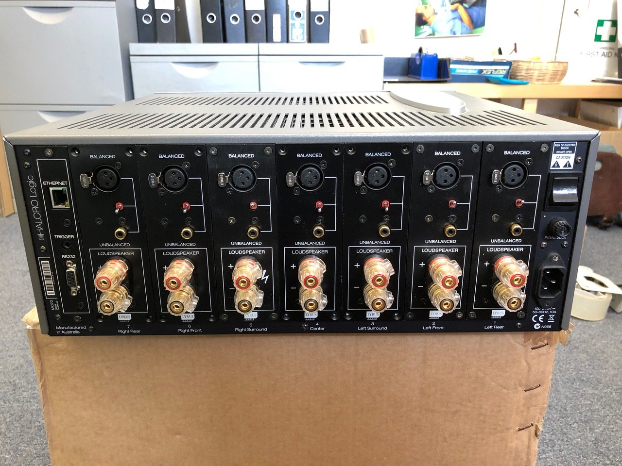 HALCRO MC70 7チャンネルパワーアンプ Halcro MC70 Seven-Channel Power Amplifier - HomeTheaterHifi.com