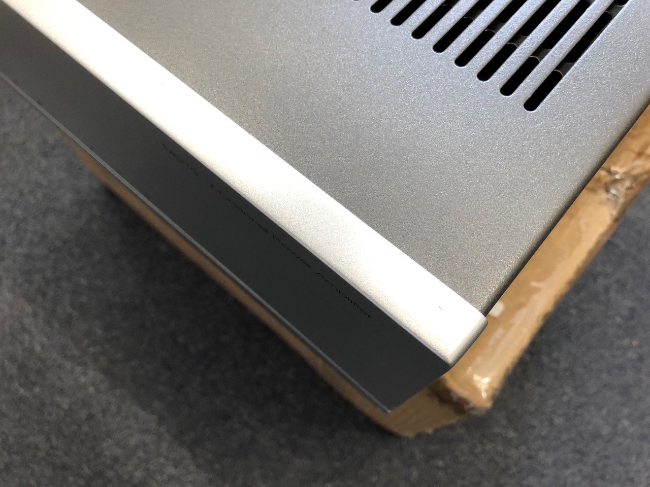HALCRO MC70 7チャンネルパワーアンプ Halcro MC70 Seven-Channel Power Amplifier - HomeTheaterHifi.com