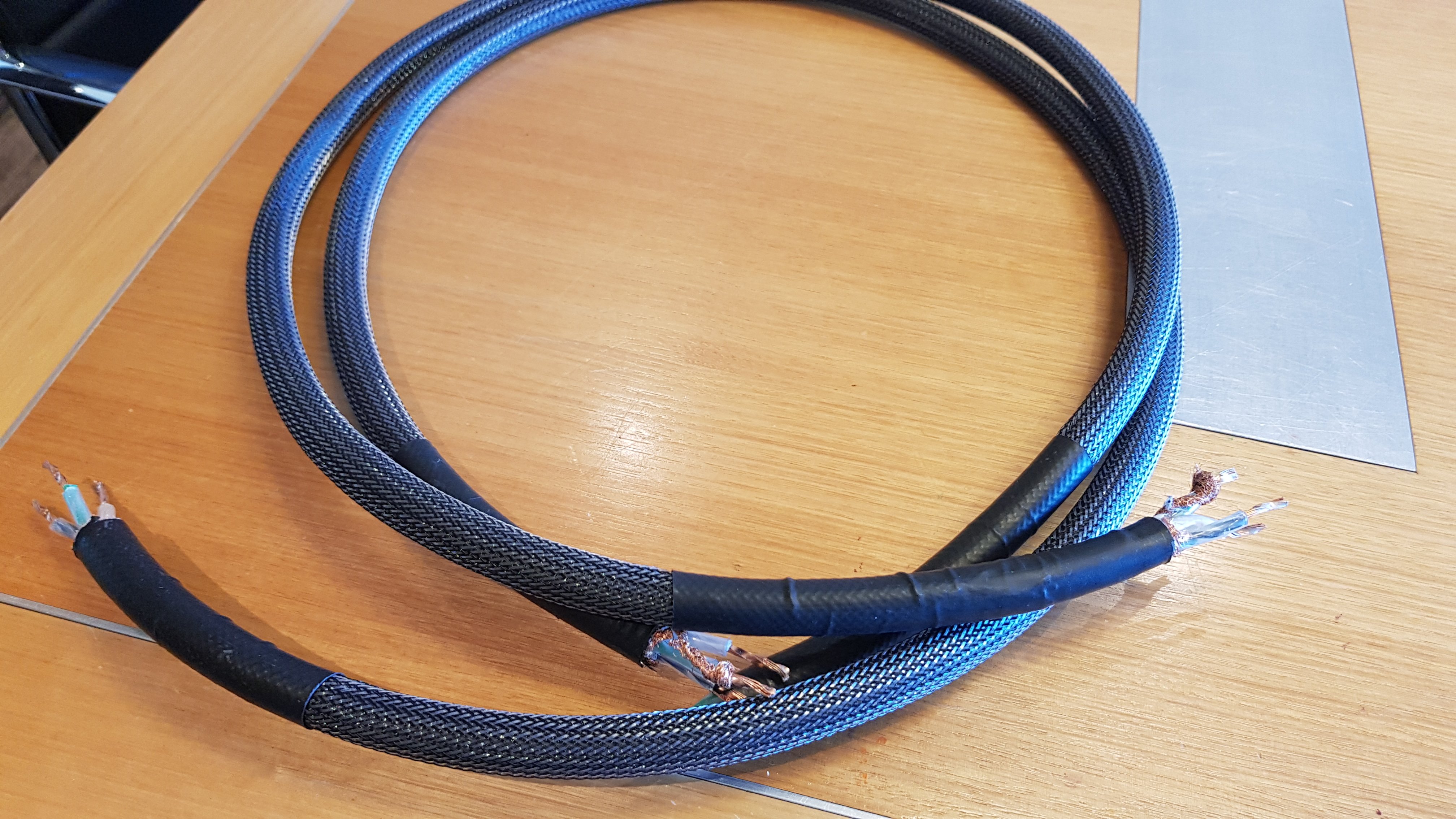 SOLD FS Yarbo SP 8000PW power cables X2 1.5m each. ﻿ Stereo, Home