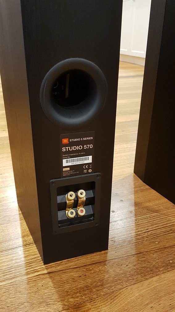 FS JBL Studio 570 Floorstanding Loudspeakers & 520C Centre Speaker