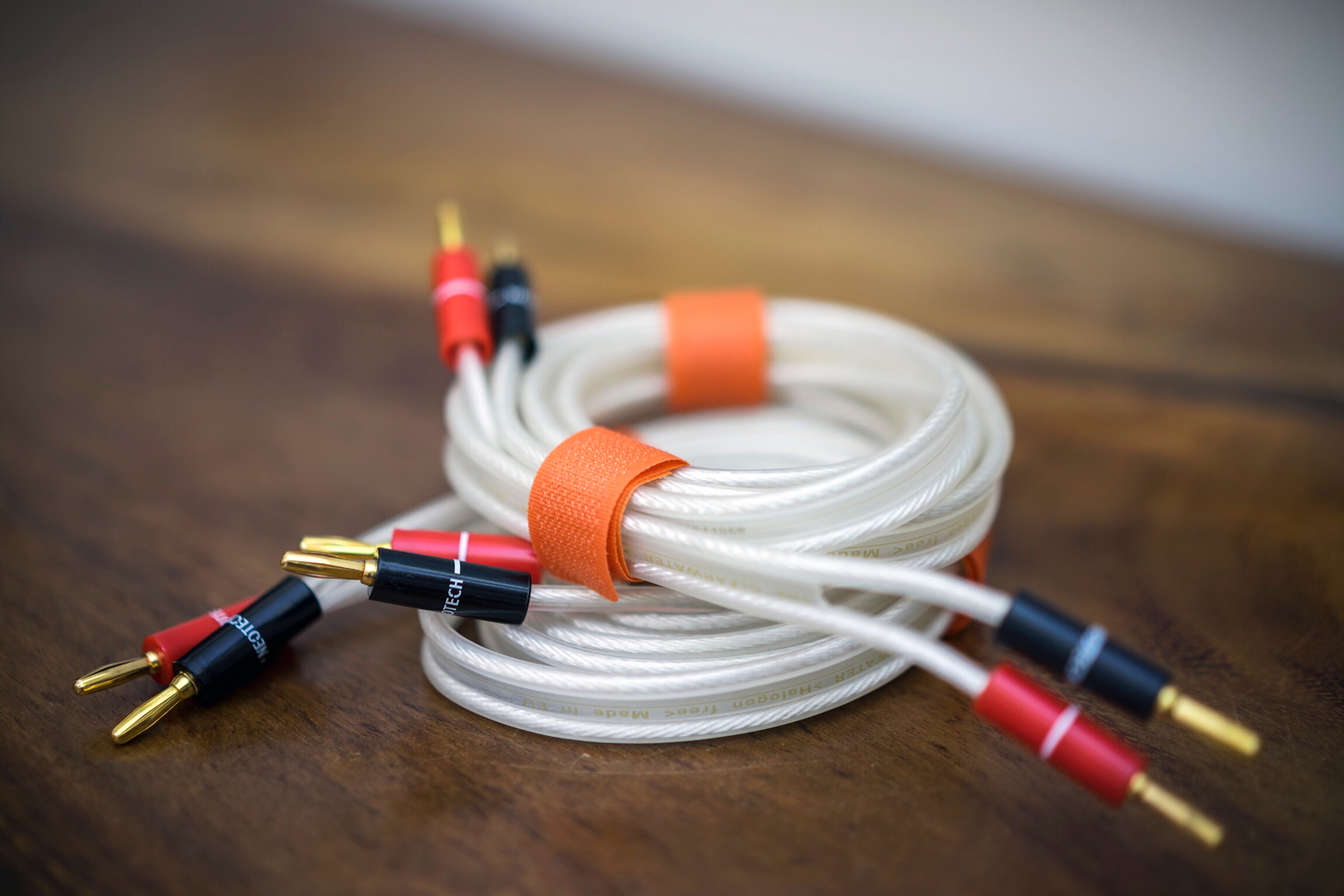 SOLD Van Den Hul Clearwater 1.6m pair of Speaker Cables with Banana