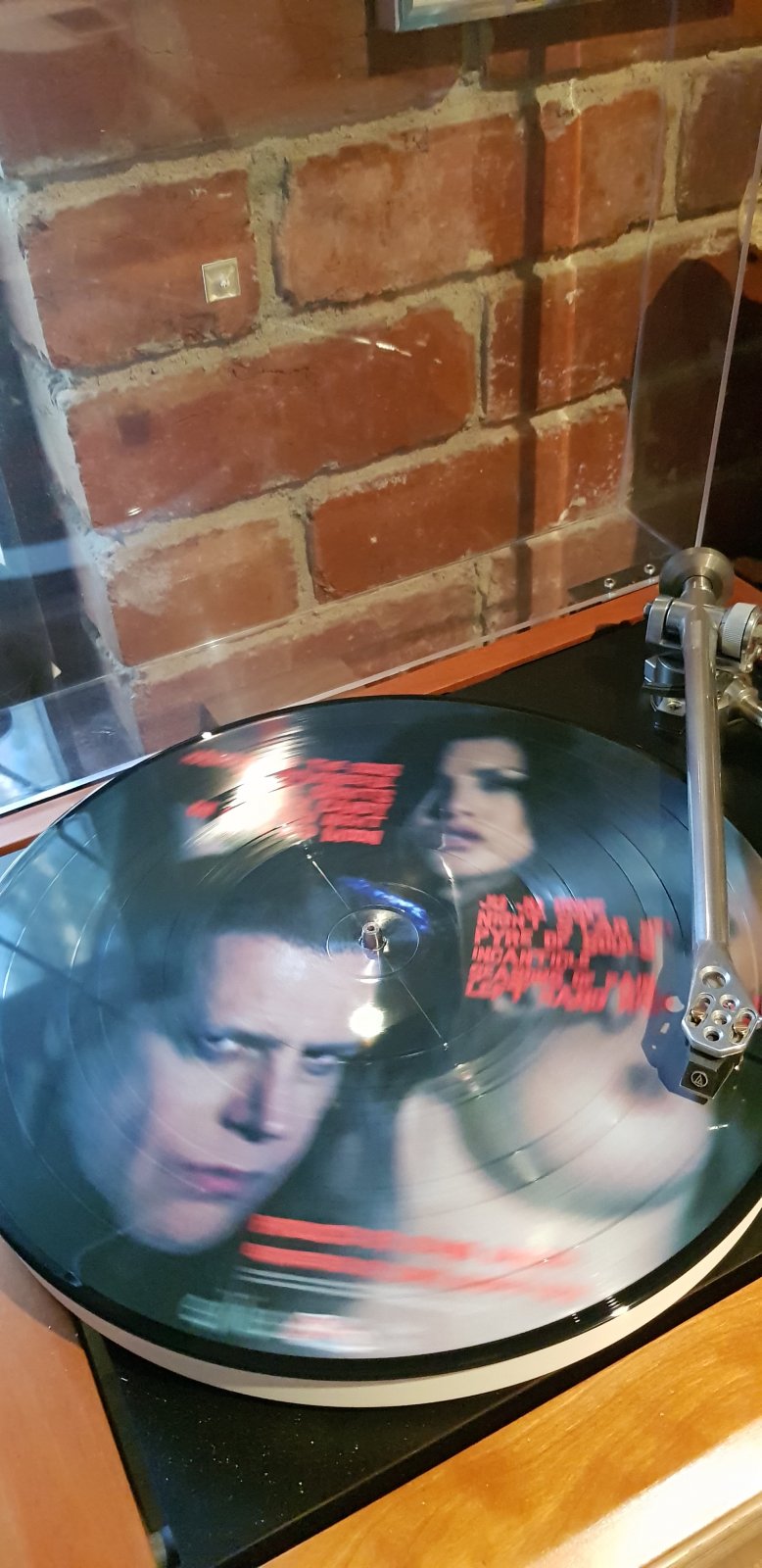 Why can't they make great sounding Picture Discs? ﻿ Vinyl and Turntables