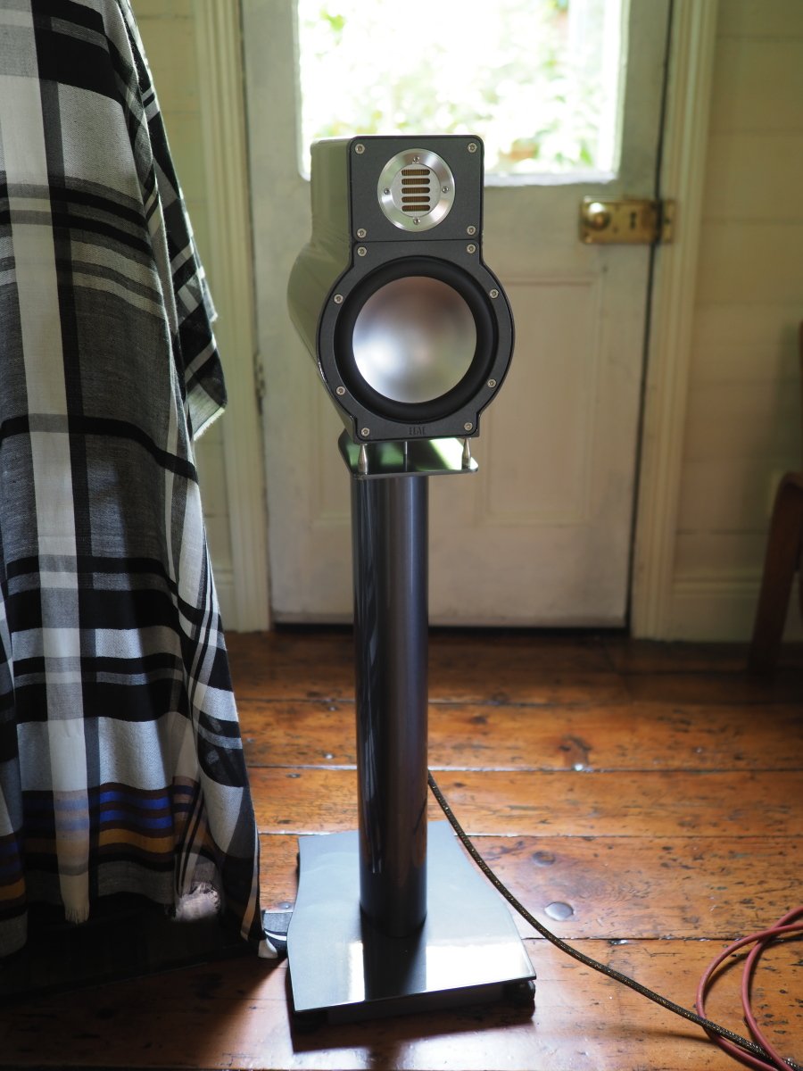 SOLD: ELAC 330.3 JET Speakers with original stands - Stereo, Home