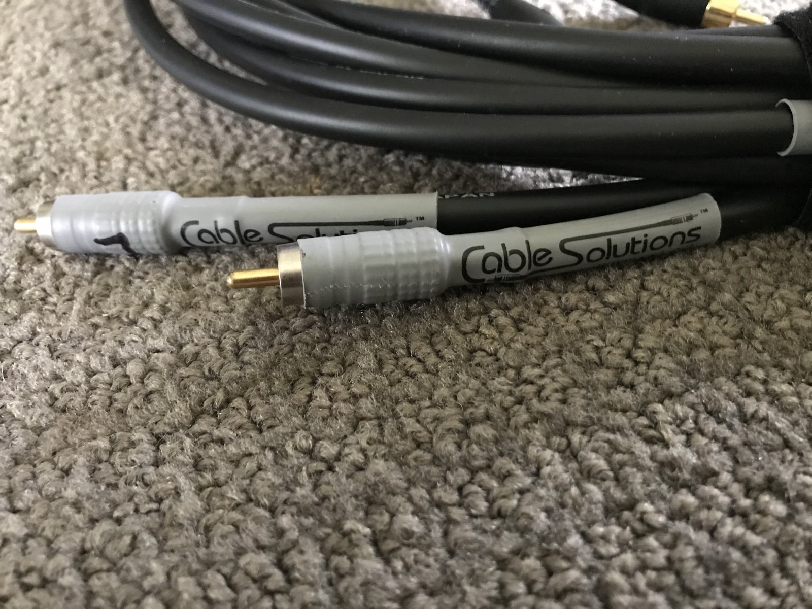 SOLD FS 2 x Canare 4m RCA’s & Audioquest splitters ﻿ Stereo, Home