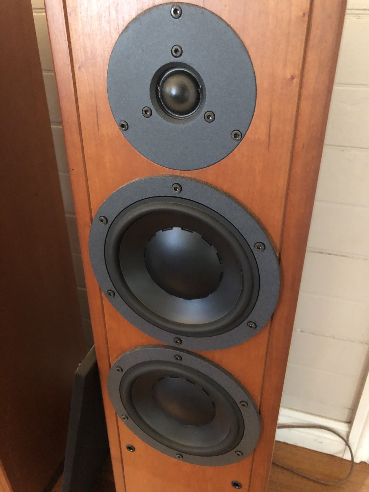 FS: Dynaudio Contour 1.8 MKII floor standing speakers in
