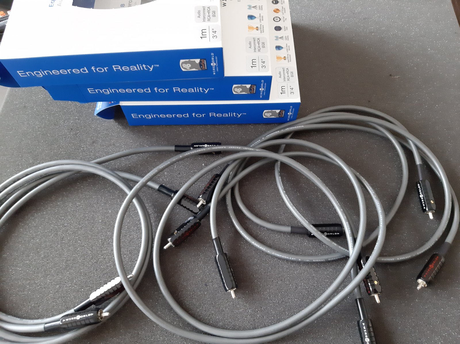 FS: WireWorld Equinox 8 RCA 1 metre interconnects 3 SETS - Stereo