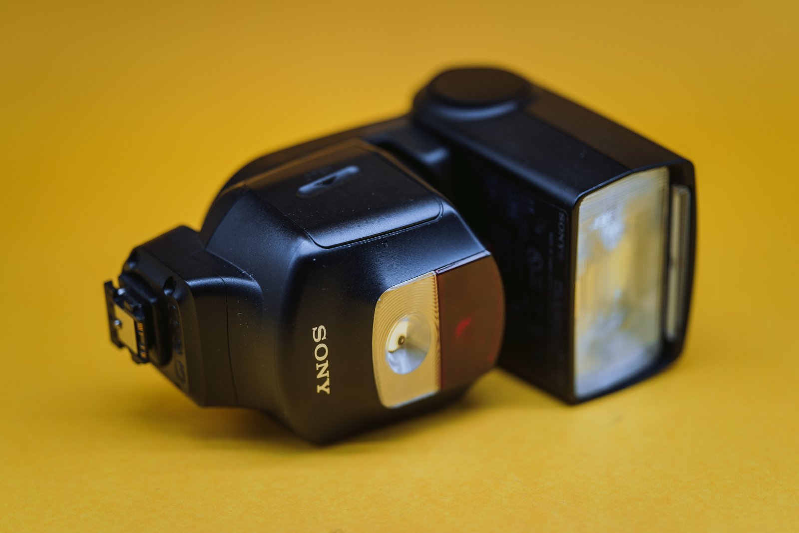 FS Sony HVLF43M flash and Phottix flash trigger and receiver