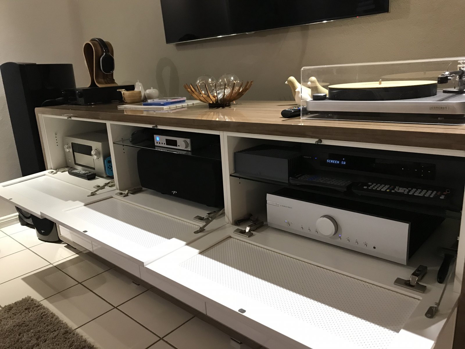 Custom made entertainment unit (Perth) ﻿ Showcase Your System & Build