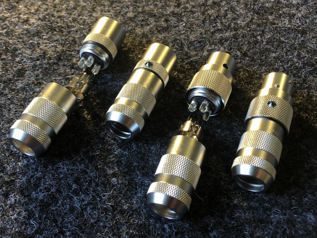 OYAIDE Focus1 XLR.c.jpg