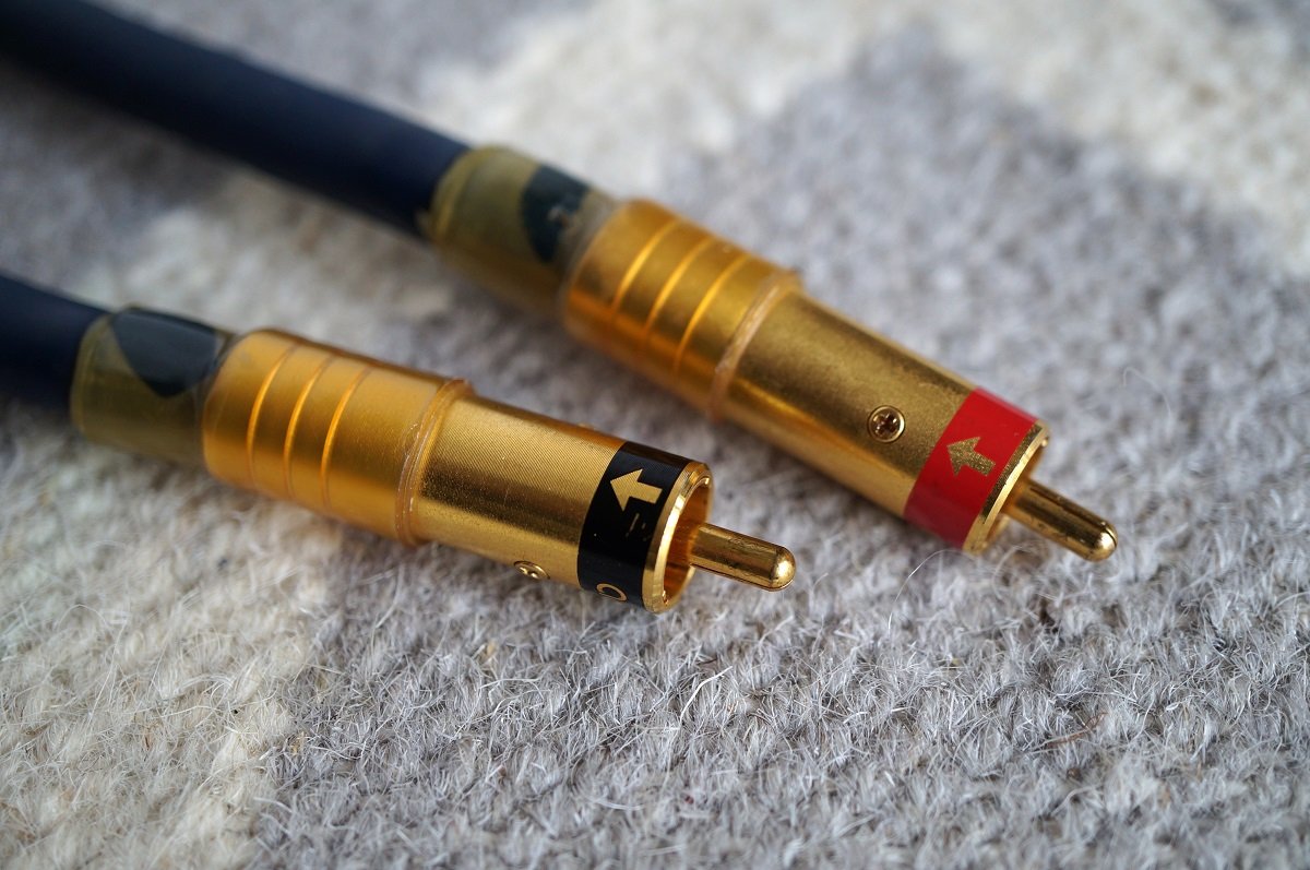 SOLD FS ON HOLD Audioquest Quartz X3 Hyperlitz 0.5 meter interconnects. ﻿ Stereo, Home Cinema