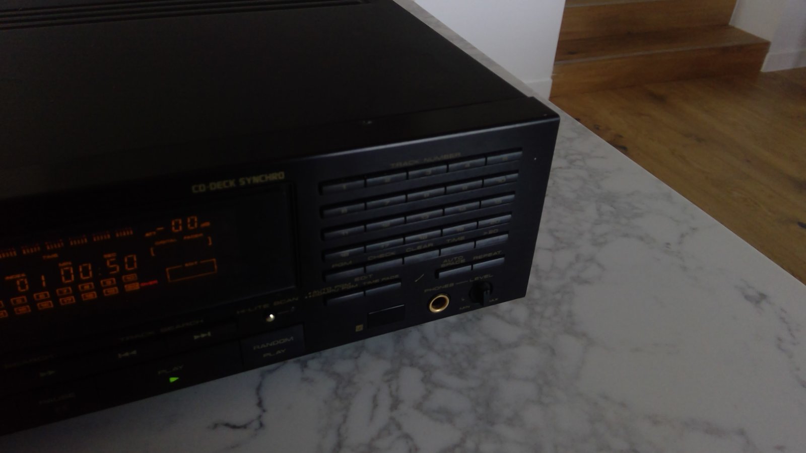 FS Pioneer PD7500 cd player with Optical out and rca analogue