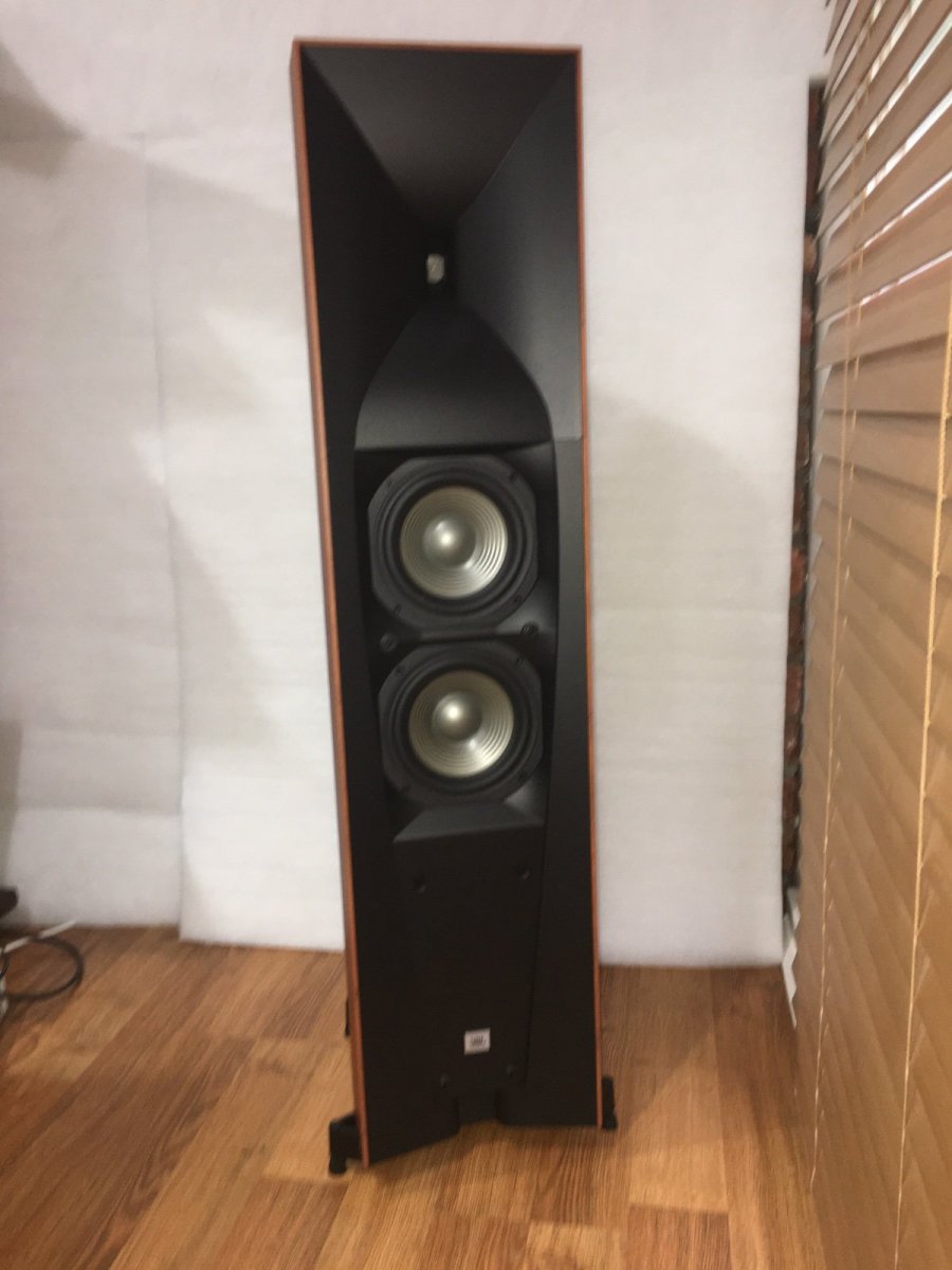SOLD JBL Studio 580 speakers. Immaculate condition ﻿ Stereo, Home