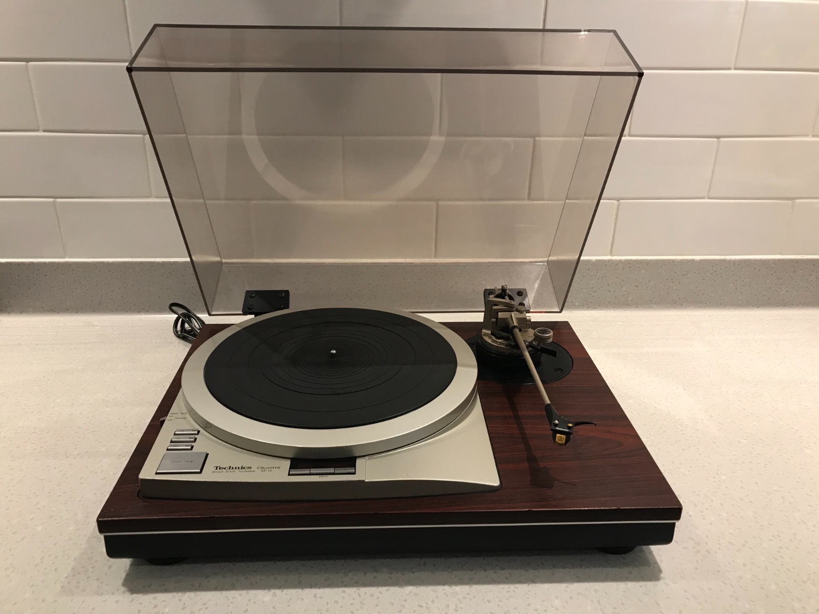 A15b53R 名機 Technics SP-15 専用キャビネット付 テクニクス ターンテーブル 動作良好 Direct Drive Technics(テクニクス) SP-10シリーズ VAアイソレーションキャビネット