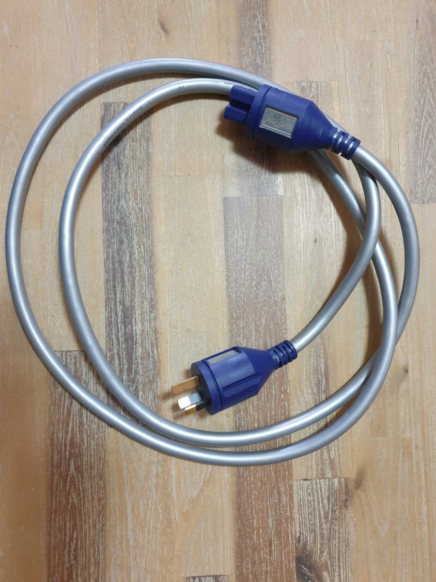 SOLD Isotek Evo3 Sequel 2m Power Cable ﻿ HiFi and Cinema Cables