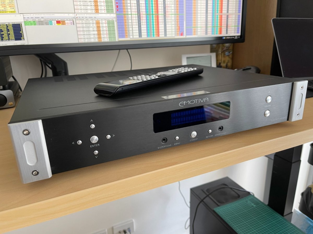 FS Emotiva UMC200 7.1 Channel Preamp/Processor ﻿ Stereo, Home Cinema
