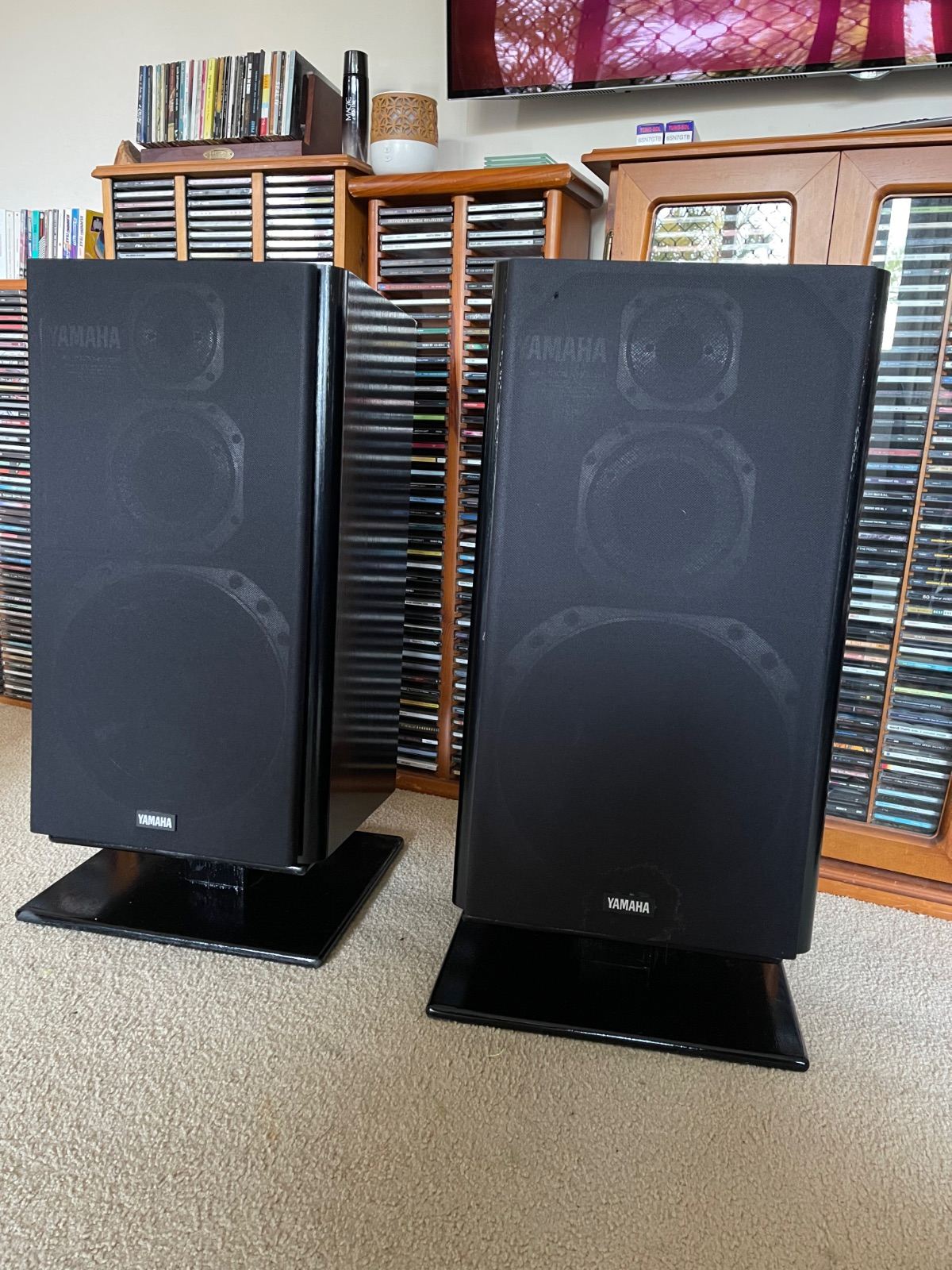 Sold elsewhere * Yamaha NS-700x Monitor loudspeakers - Stereo