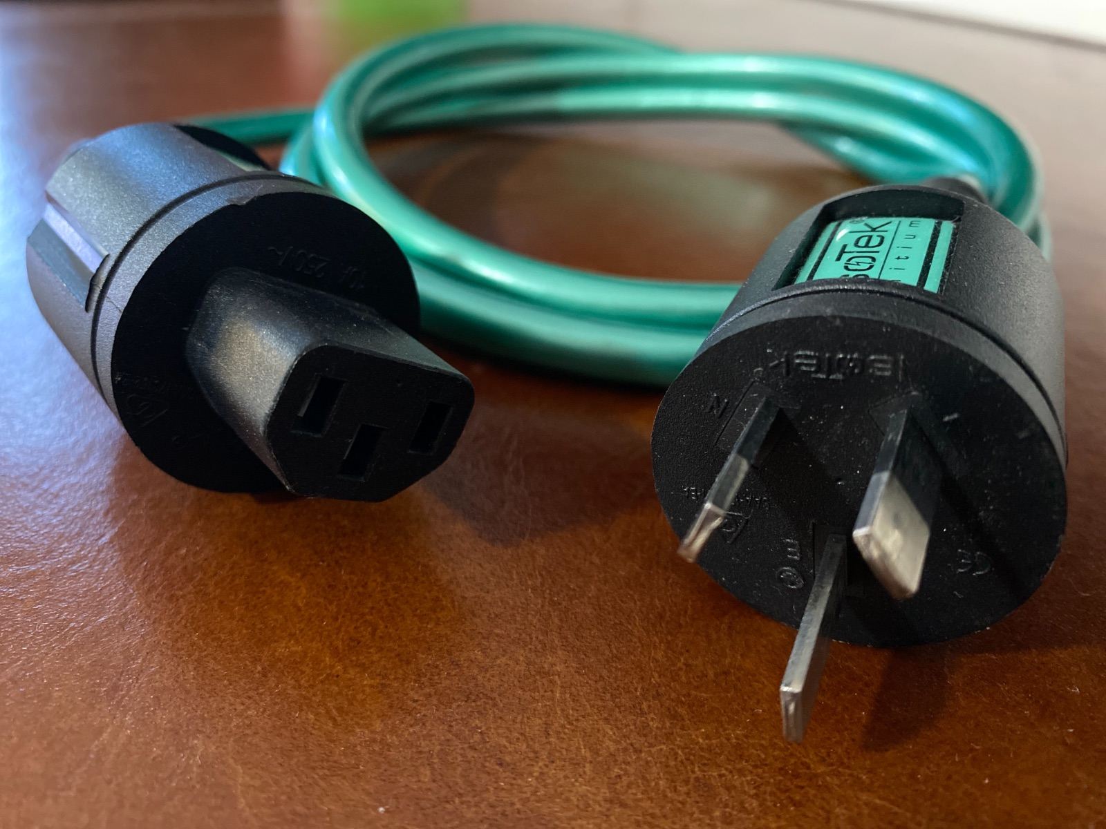Isotek Initium 1.5m power cable AU plug ﻿ HiFi and Cinema Cables