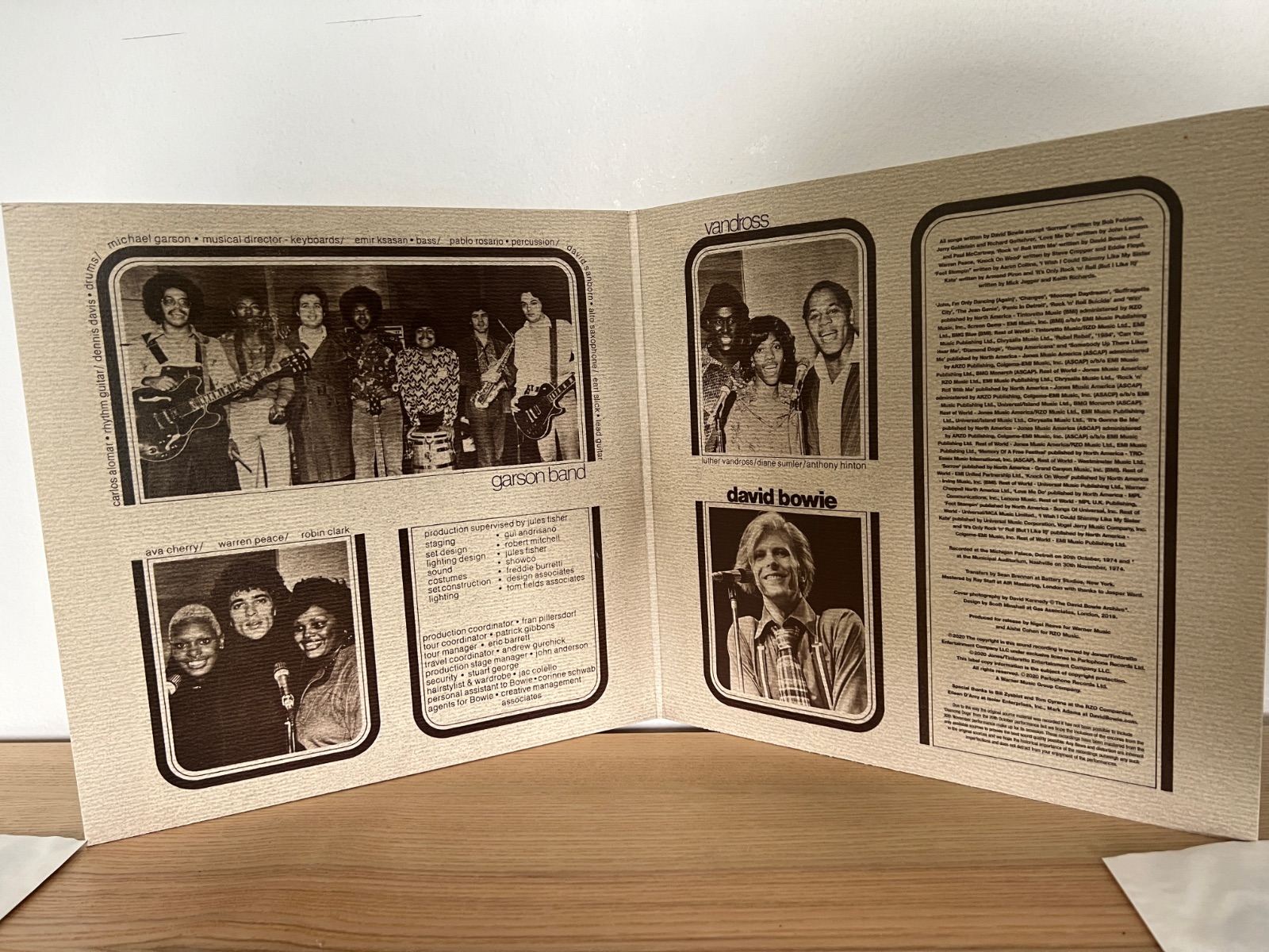 FS: Bowie – I'm Only Dancing (The Soul Tour 74) 12
