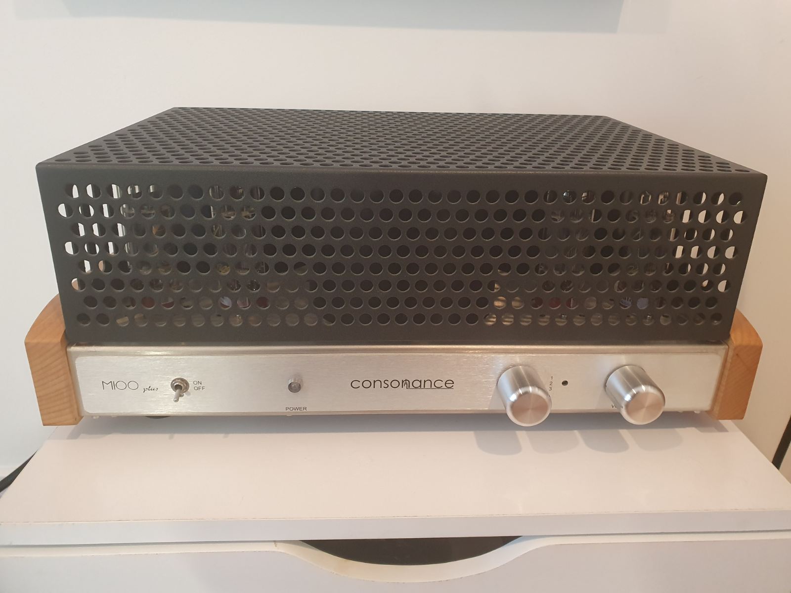 User l Opera-Consonance M100 Plus (English - 9 pages