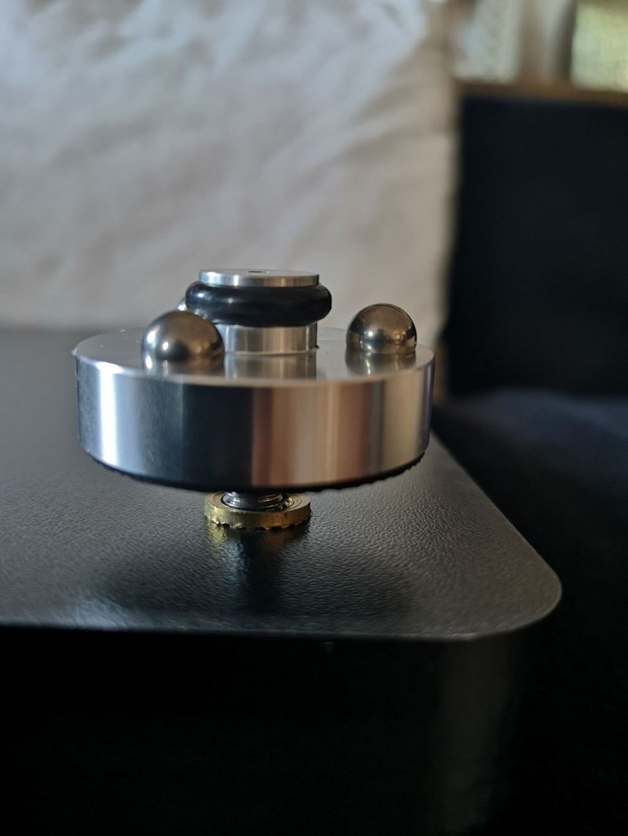 FS Acoustic platform with isolation feet ﻿ HiFi and Cinema Cables