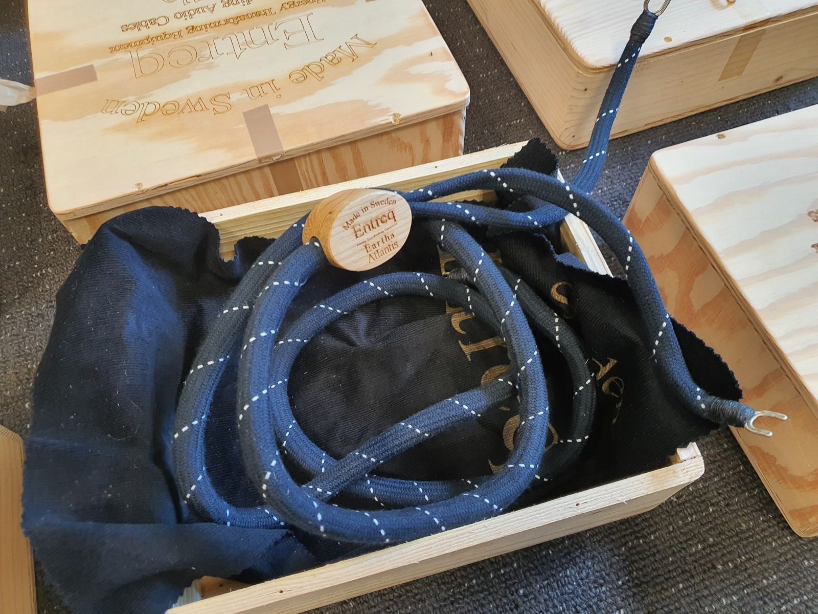 FS Entreq Olympus Tellus Grounding Box ﻿ HiFi and Cinema Cables