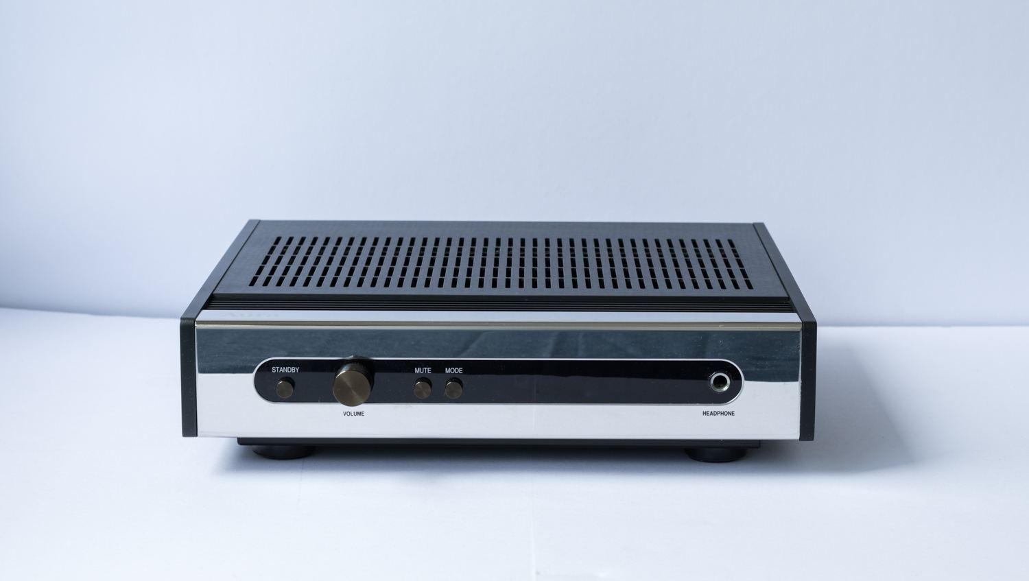 FS: April Music Aura Groove Integrated Amp - Stereo, Home Cinema