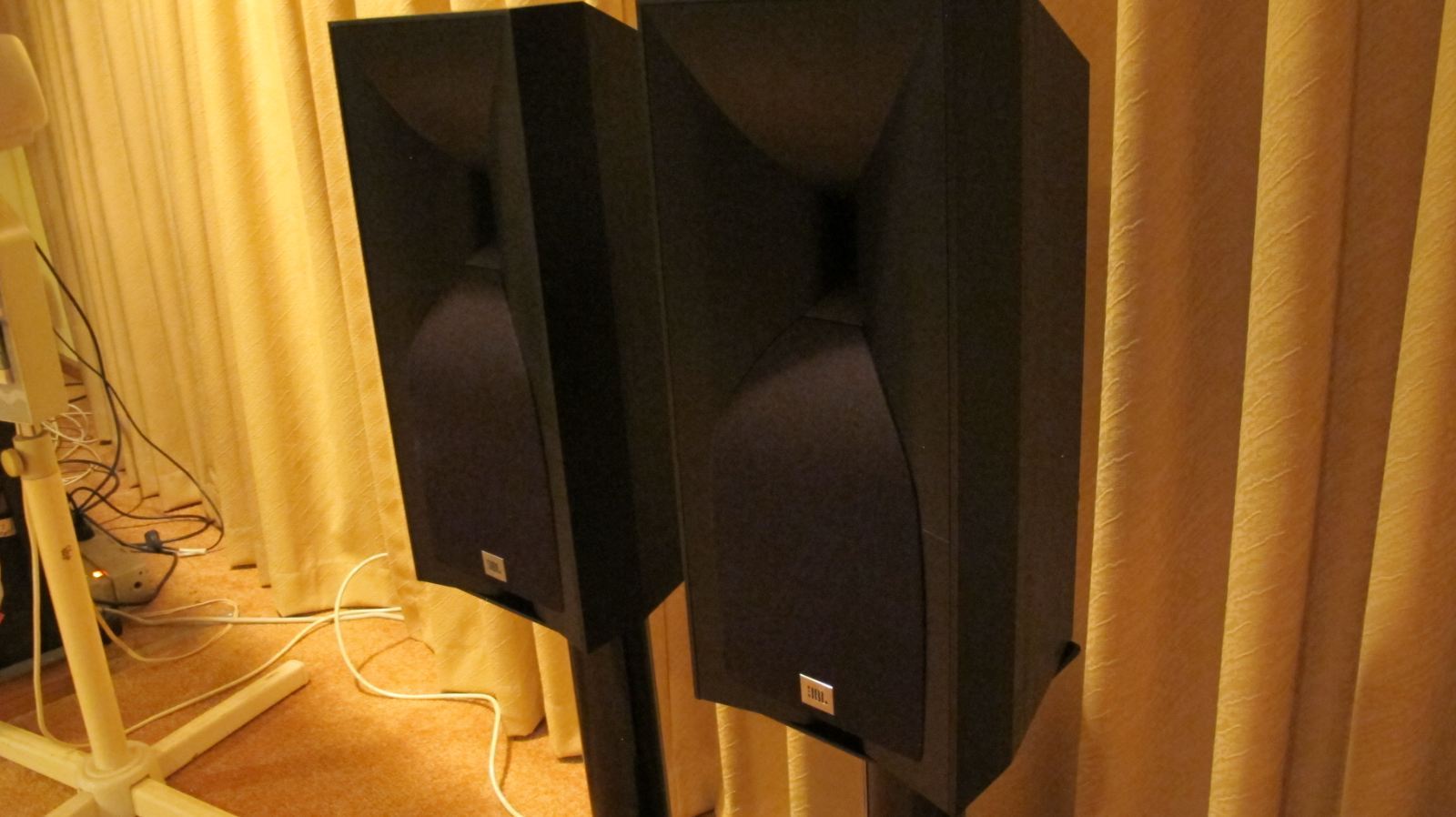 FS JBL STUDIO 530 SPEAKERS+NORSTONE STANDS ﻿ Stereo, Home Cinema