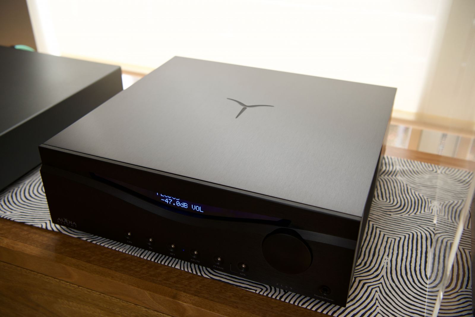 FS Audia Flight FLS9 Integrated Amplifier with MM/MC Phono Stage