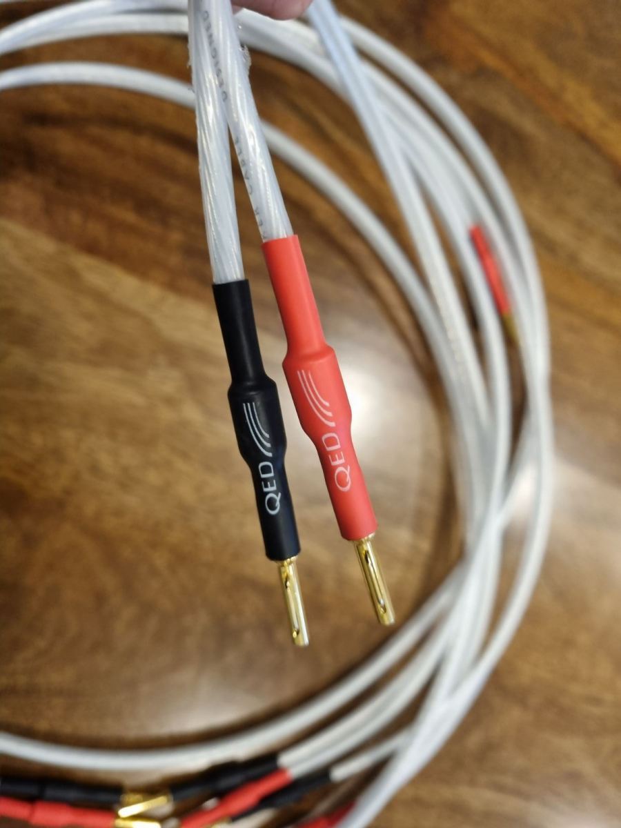 FS: QED Signature Revelation Spk Cable Banana Pair 2m - Hi-Fi and ...