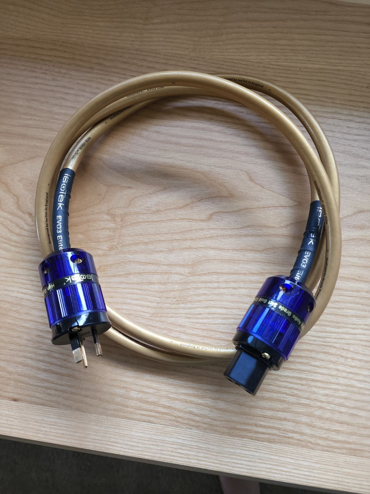 FS Isotek evo 3 elite power cable ﻿ HiFi and Cinema Cables & Accessories