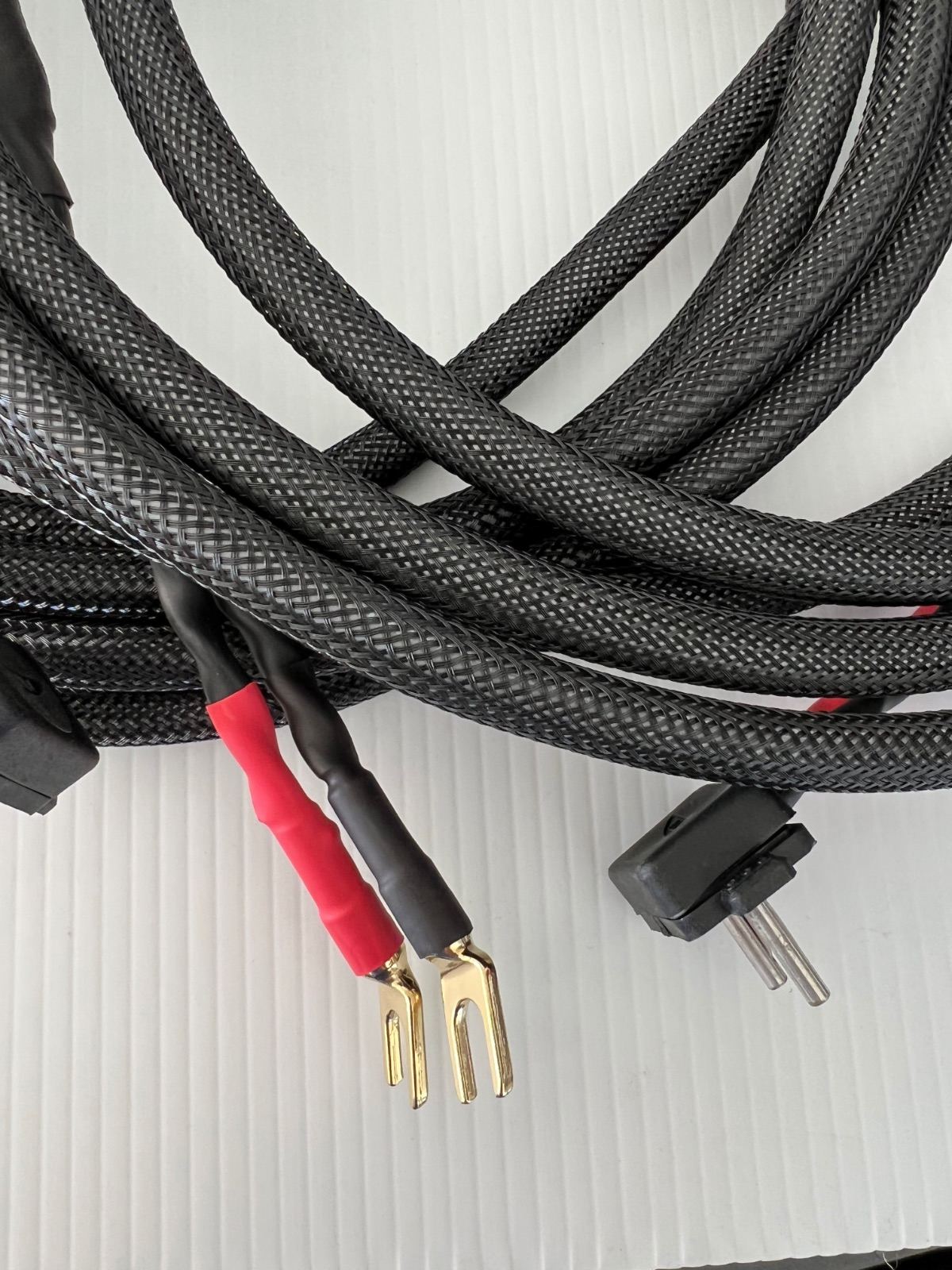 Naim speaker plugs and Canare 4S11 cable. 4 meter ﻿ HiFi and Cinema