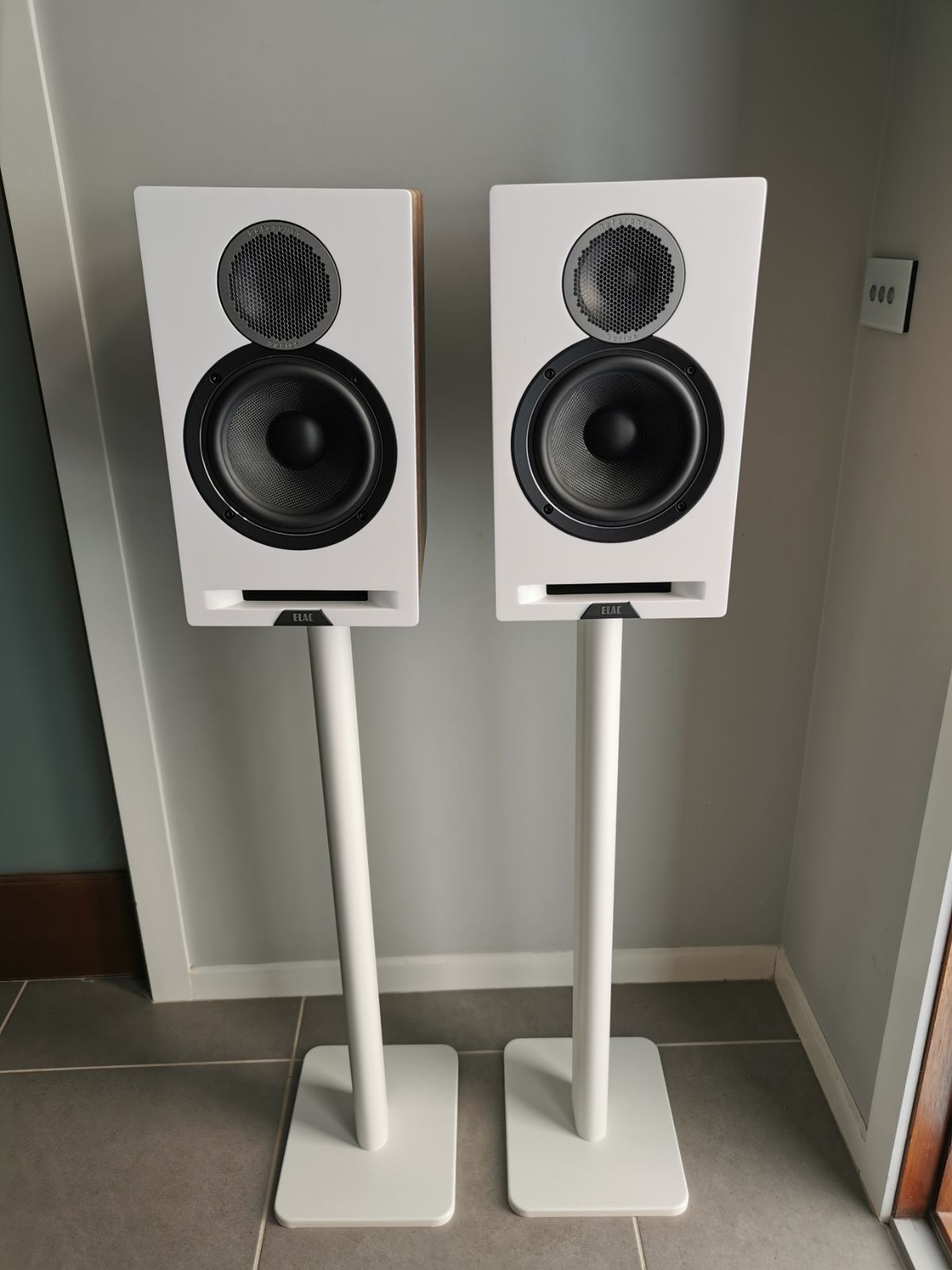FS Kanto SP32 Speaker Stands in white ﻿ HiFi and Cinema Cables