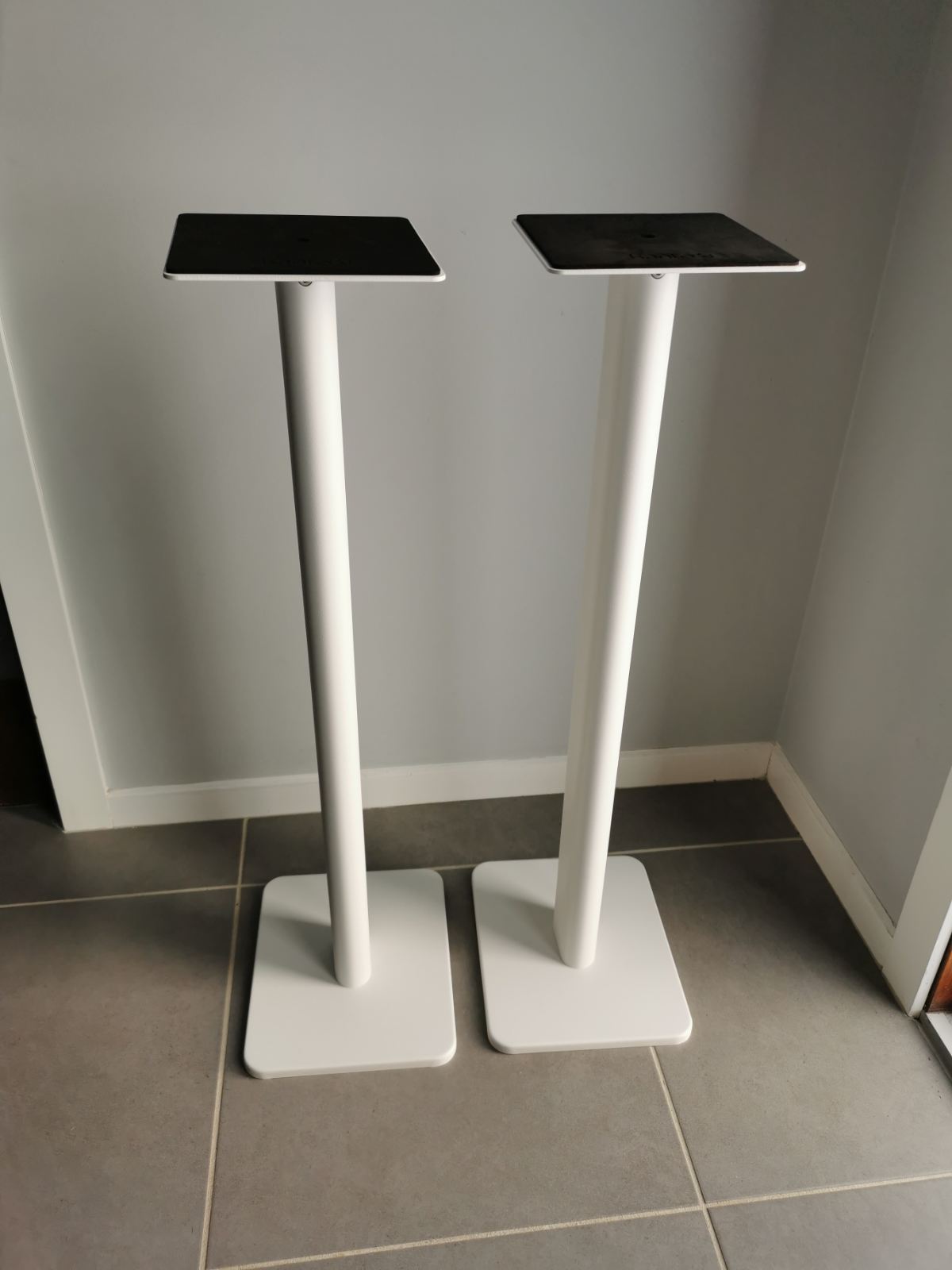 FS Kanto SP32 Speaker Stands in white ﻿ HiFi and Cinema Cables