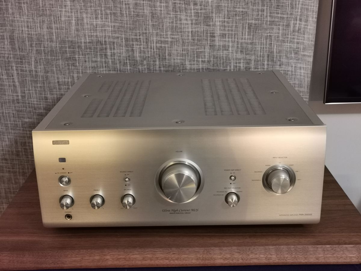 FS: Denon PMA-2000SE integrated amplifier (Japanese version