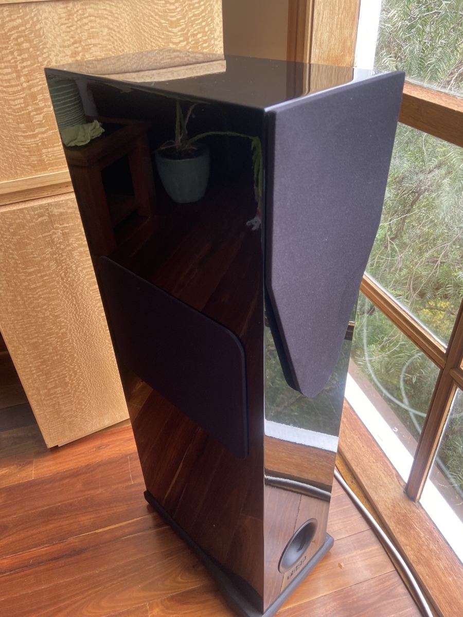 PRICE DROP Rega R5 3-way floorstanding speaker gloss black - Stereo ...