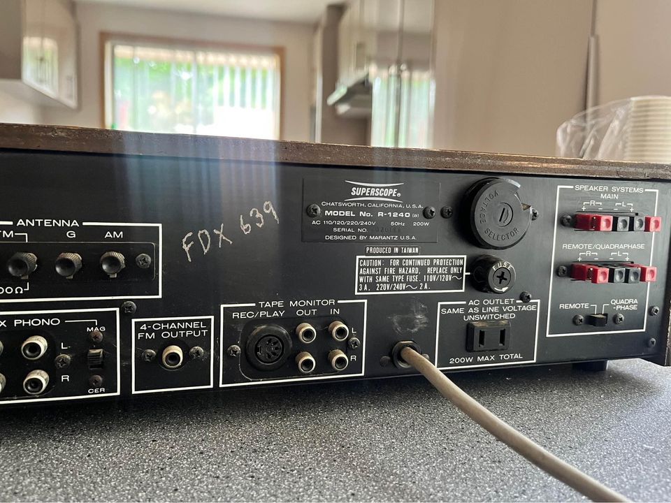 Superscope by Marantz - R-1220 - Récepteur stéréo à semi-conducteurs