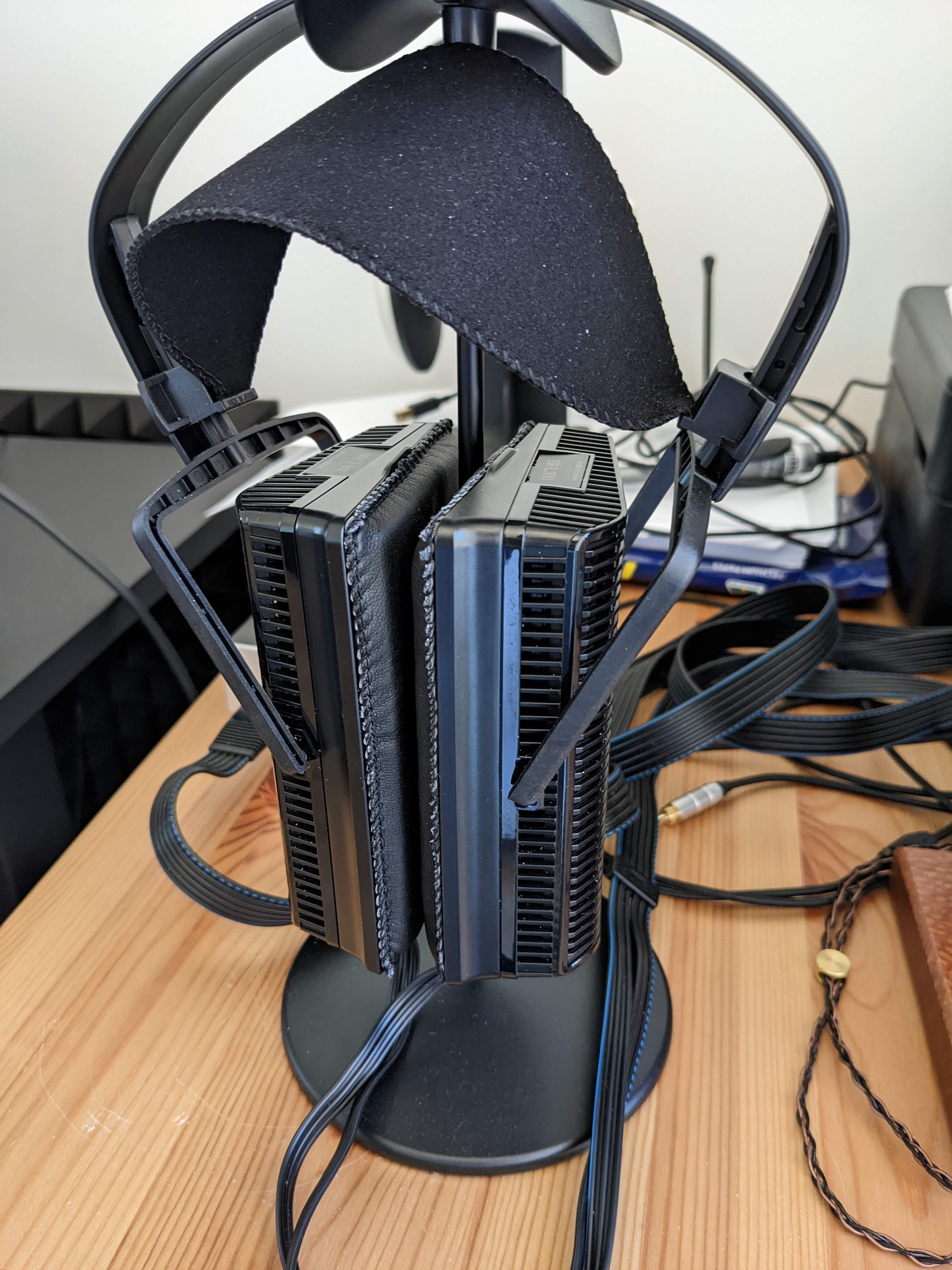 Stax SRS-3100 - SR-L300 Earspeakers and SRM-252S energiser